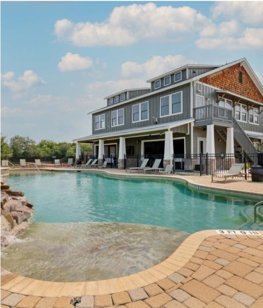Townhome and swimming pool in San Marcos, TX